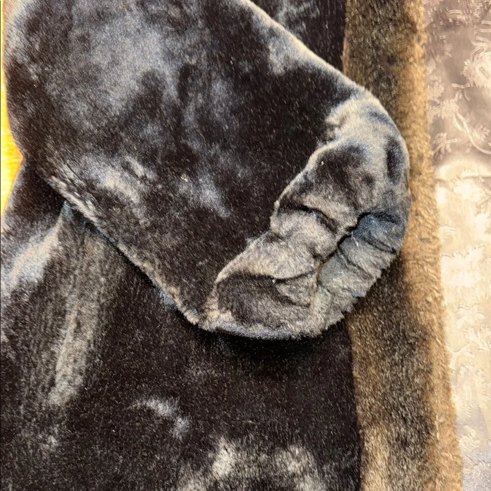 Cozy Black Teddy Jacket with Plush Texture